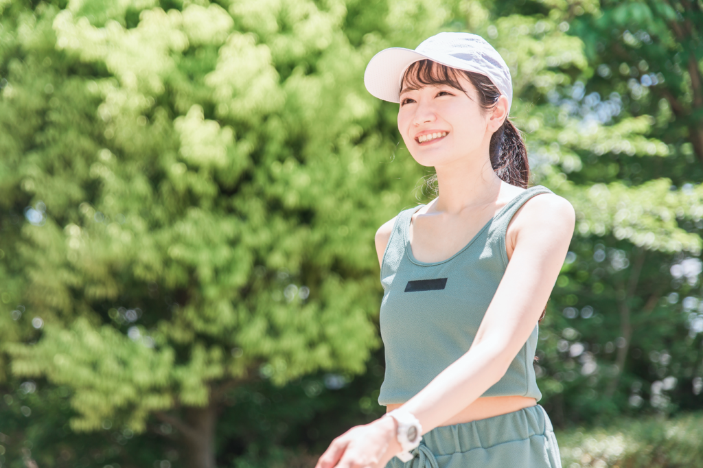 ウォーキングする女性